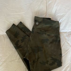 Lululemon - Camo crop leggings